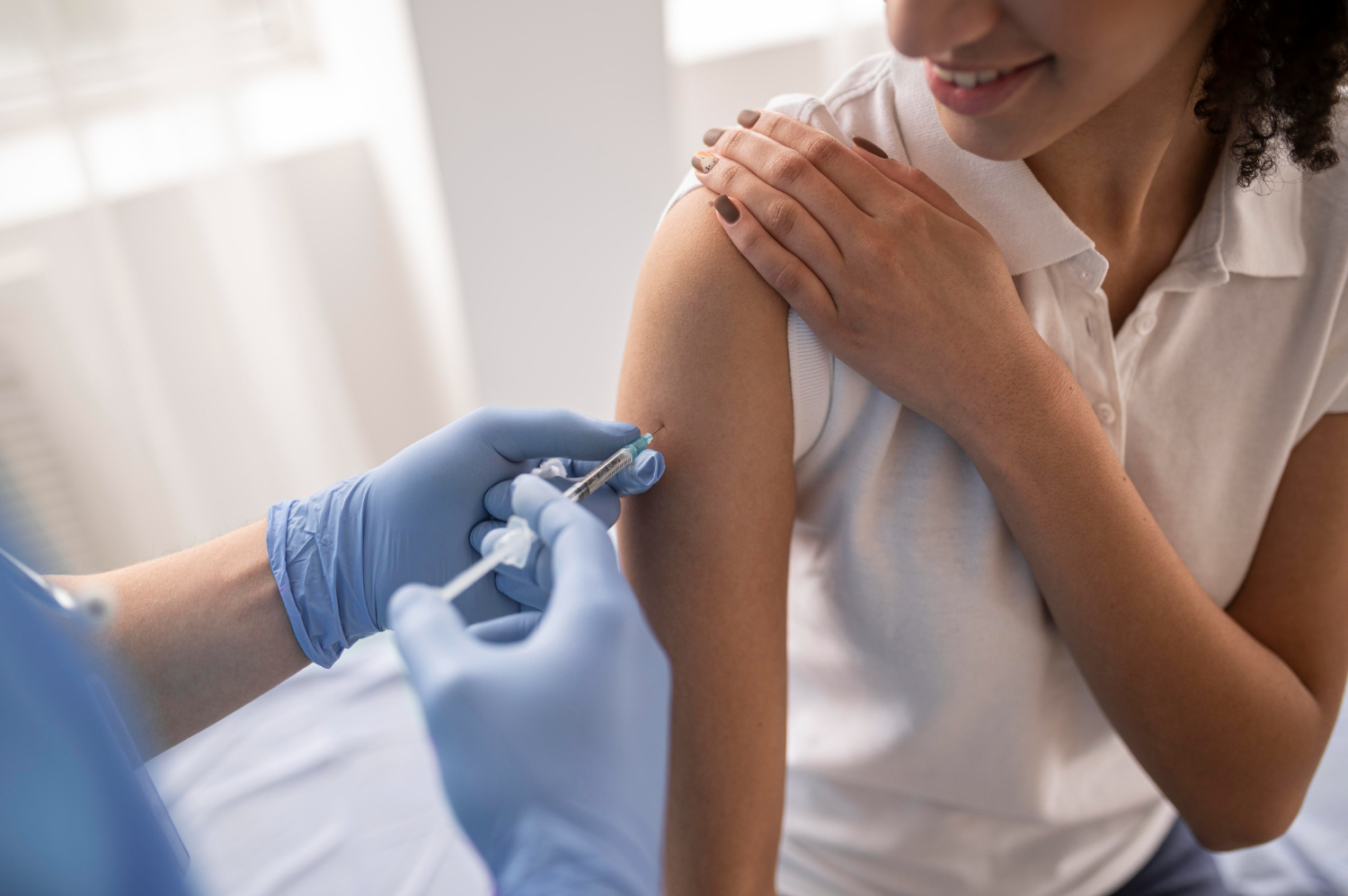 💉 ¡Protégete del Invierno! La Clave de la Vacunación contra la Gripe 🤒: Tu Escudo 🛡️ para la Salud en Temporada Fría ❄️